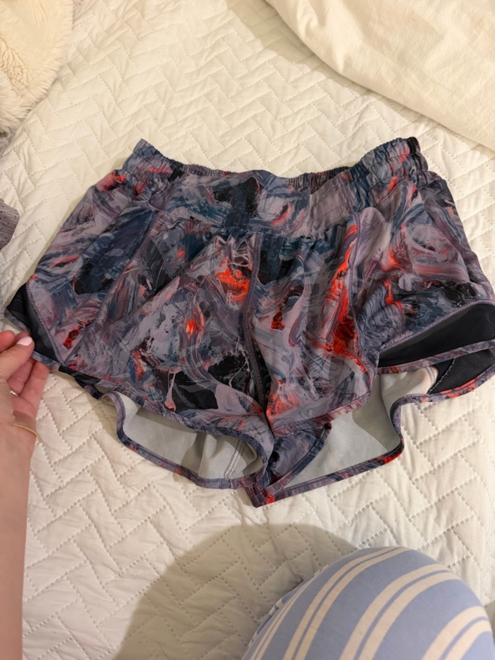 Lululemon 2.5 hotty hot shorts!